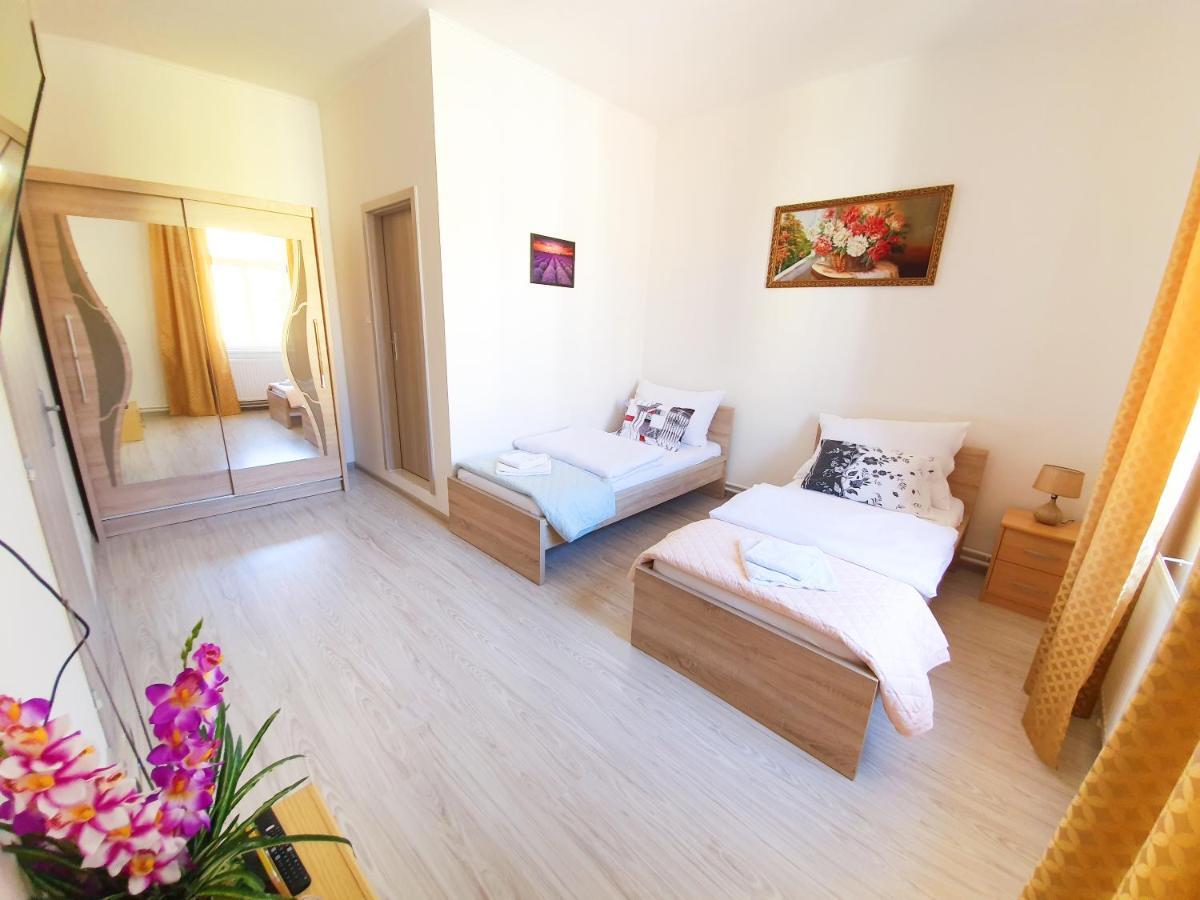Kk Apartments Прага Екстериор снимка
