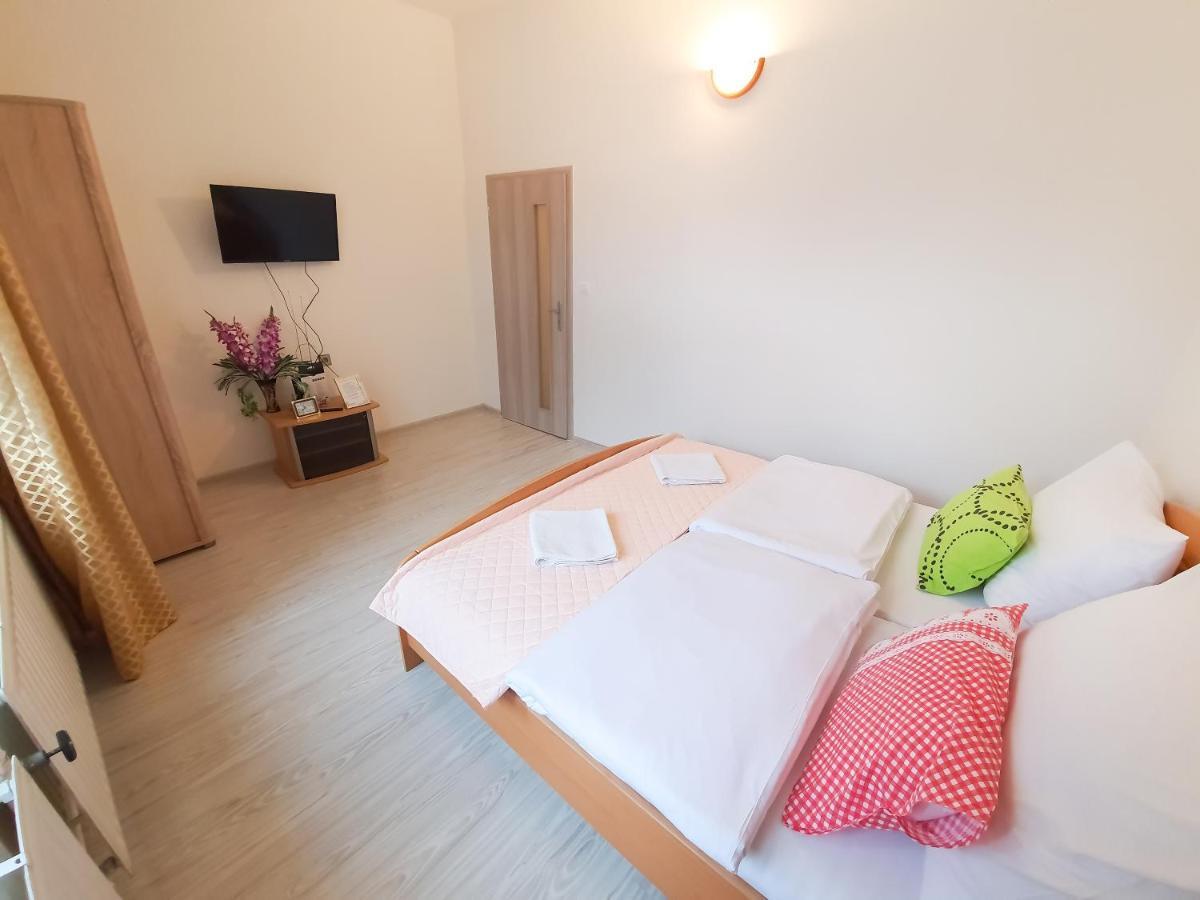 Kk Apartments Прага Екстериор снимка