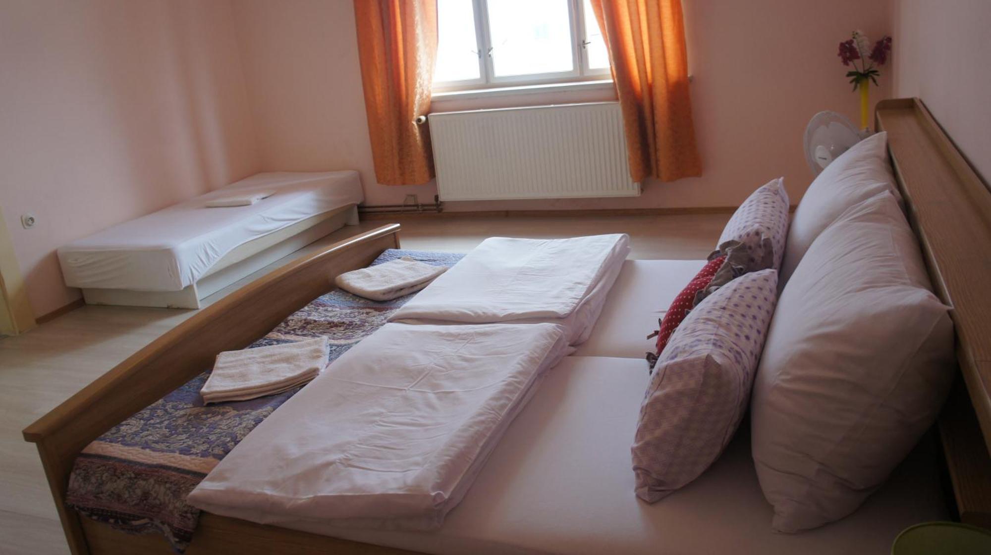 Kk Apartments Прага Екстериор снимка