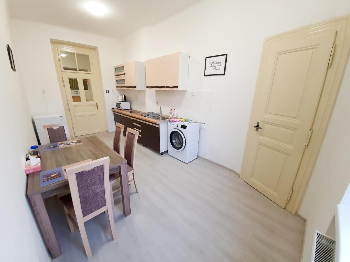 Kk Apartments Прага Екстериор снимка